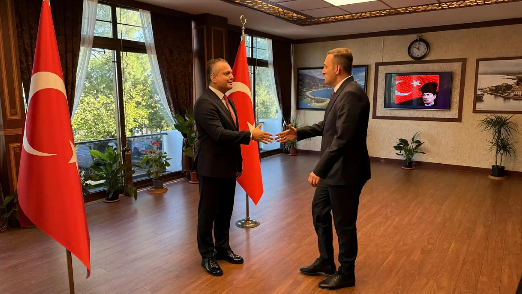 Fethiye Kaymakamı Fatih Akkaya makamında tebrikleri kabul etti