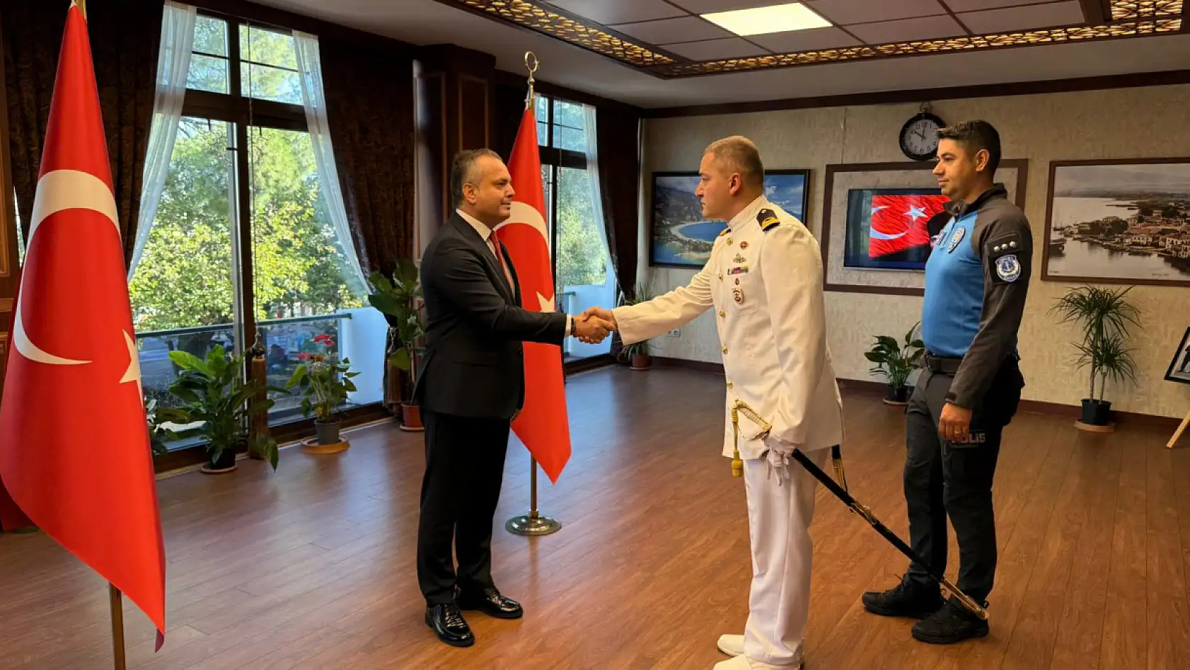 Fethiye Kaymakamı Fatih Akkaya makamında tebrikleri kabul etti