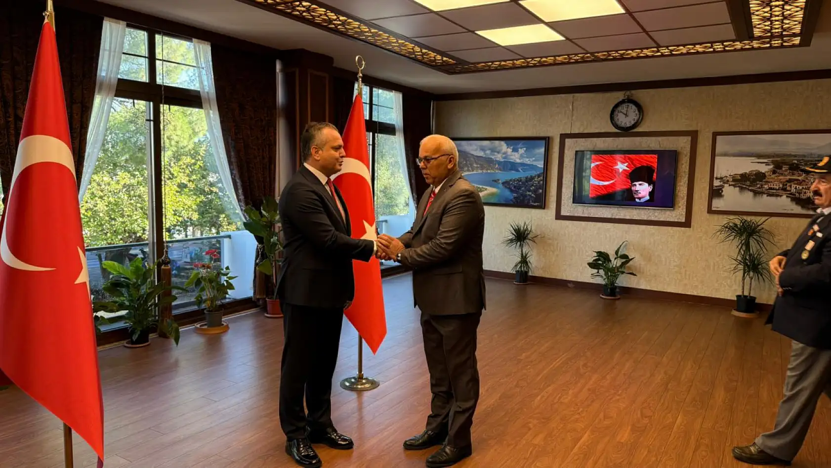 Fethiye Kaymakamı Fatih Akkaya makamında tebrikleri kabul etti