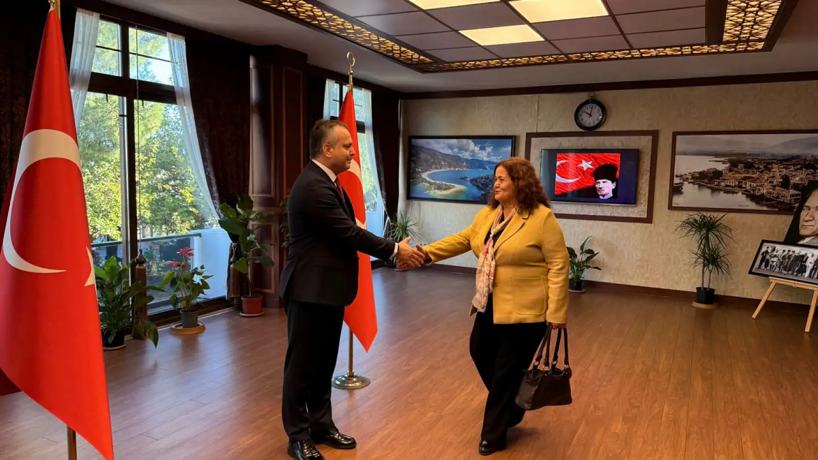 Fethiye Kaymakamı Fatih Akkaya makamında tebrikleri kabul etti