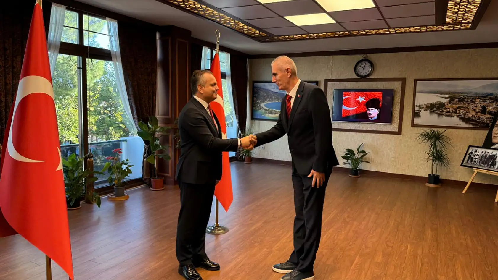 Fethiye Kaymakamı Fatih Akkaya makamında tebrikleri kabul etti