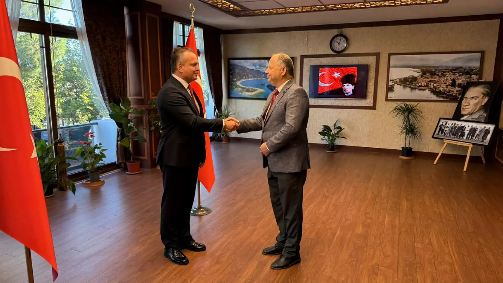 Fethiye Kaymakamı Fatih Akkaya makamında tebrikleri kabul etti