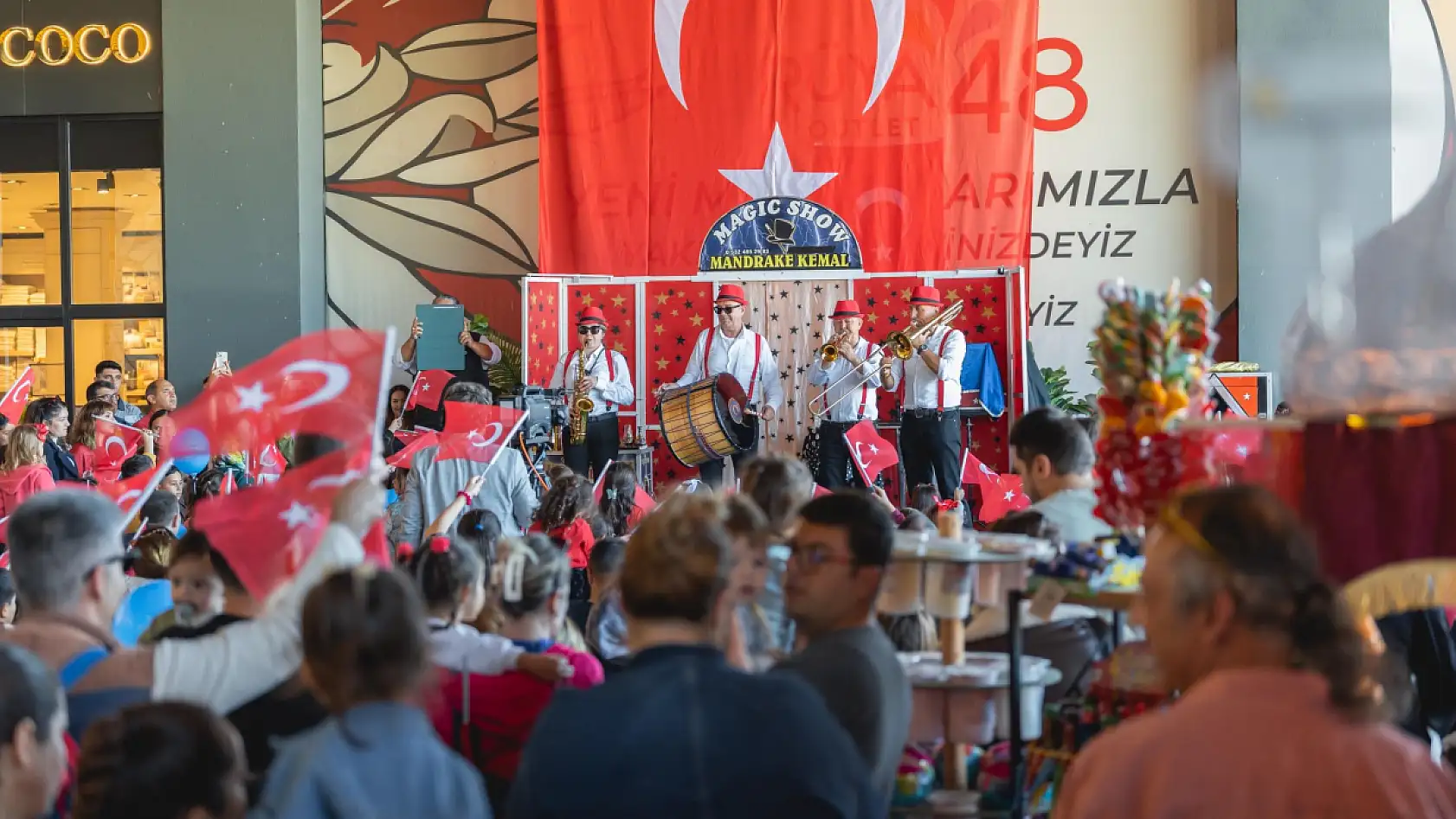 Cumhuriyet'in 102. yılı Rüya 48 Outlet AVM'de coşkuyla kutlandı