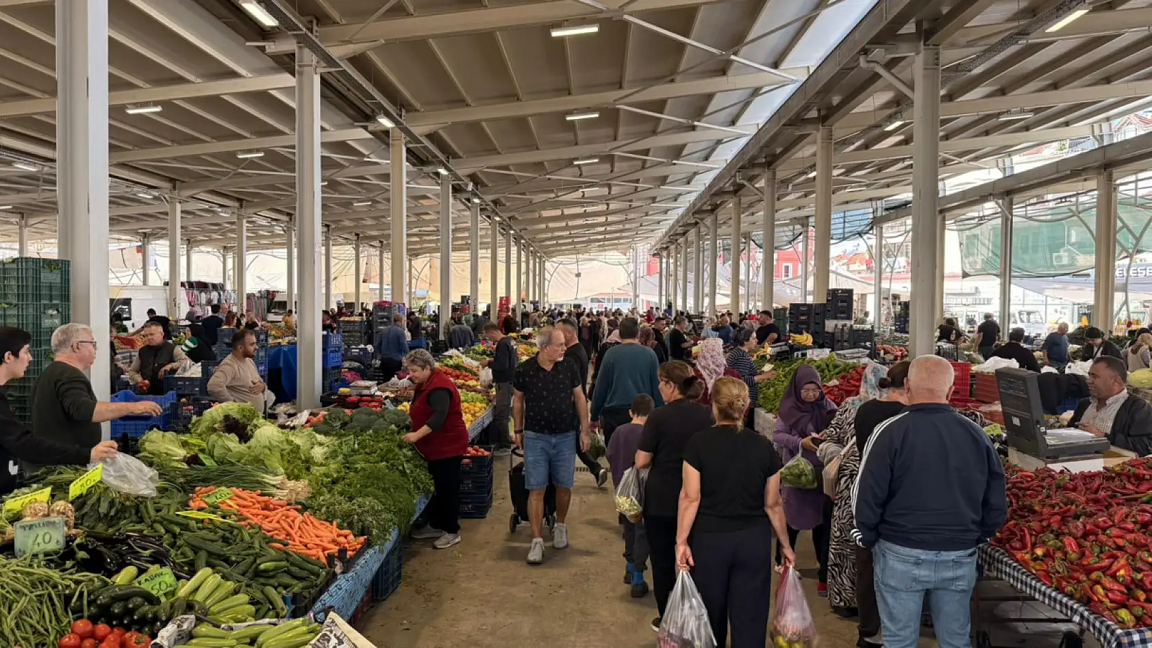 Fethiye'de güzel hava da pazarı canlandıramadı: Alışveriş durgun