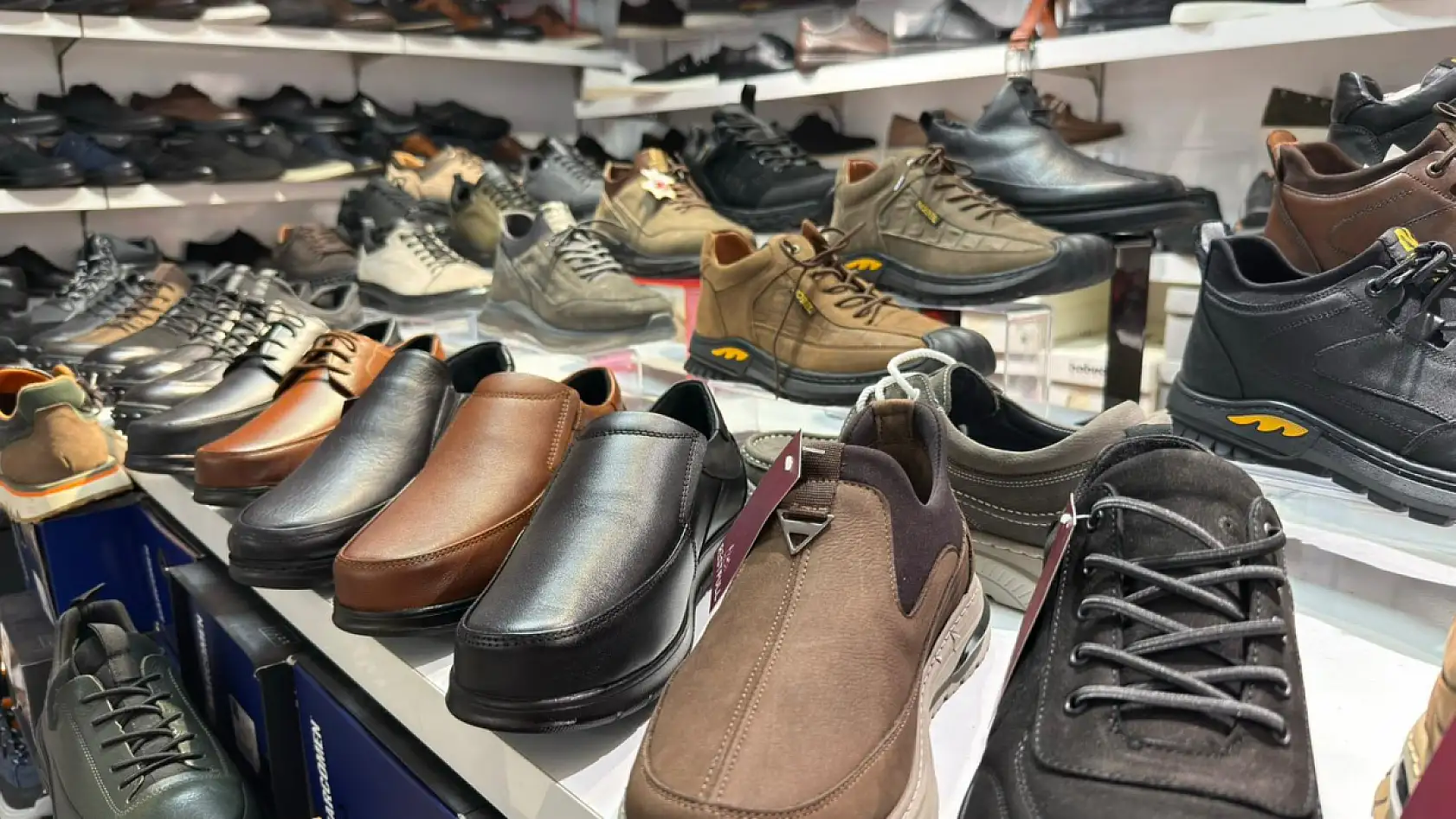 Fethiye'de kışlık ayakkabı sezonu yavaş yavaş başlıyor