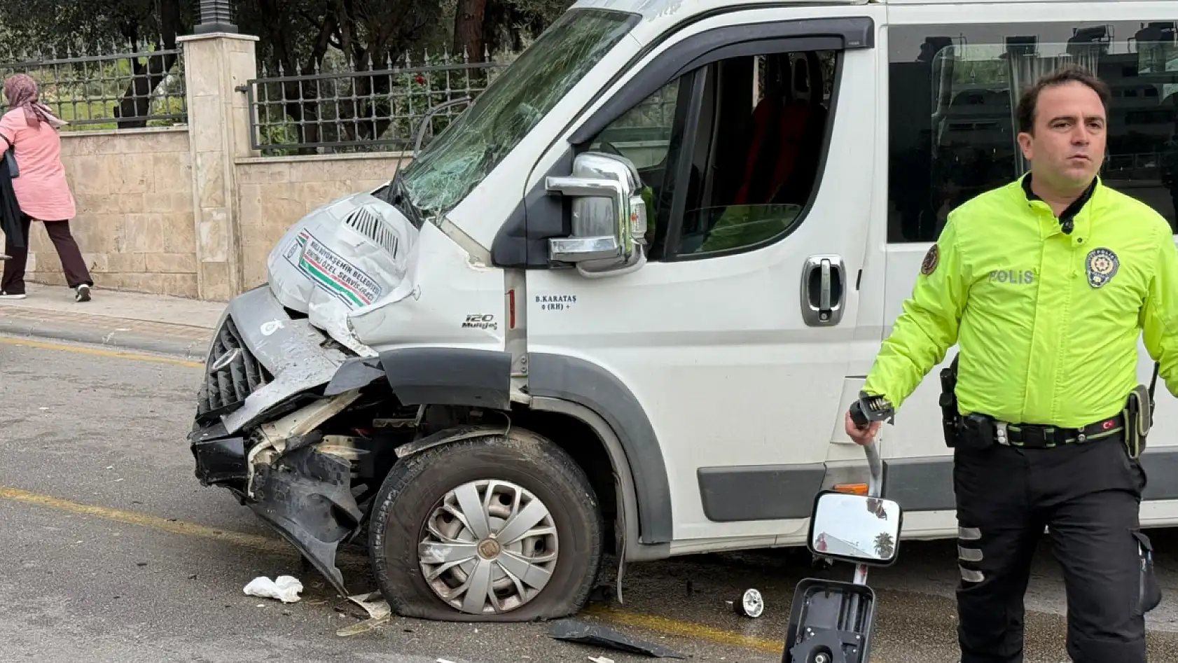 Kamyon Freni Boşalınca Fethiye'de servis faciası ucuz atlatıldı