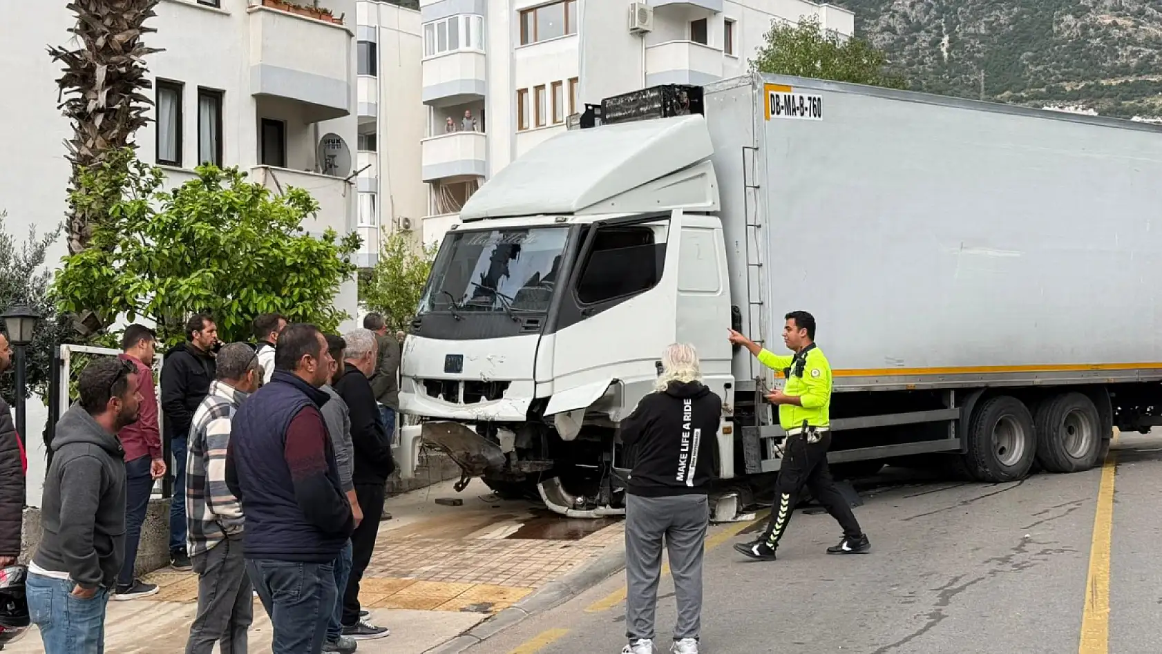 Kamyon Freni Boşalınca Fethiye'de servis faciası ucuz atlatıldı