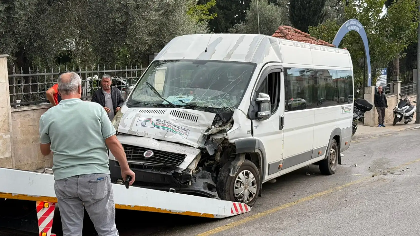 Kamyon Freni Boşalınca Fethiye'de servis faciası ucuz atlatıldı