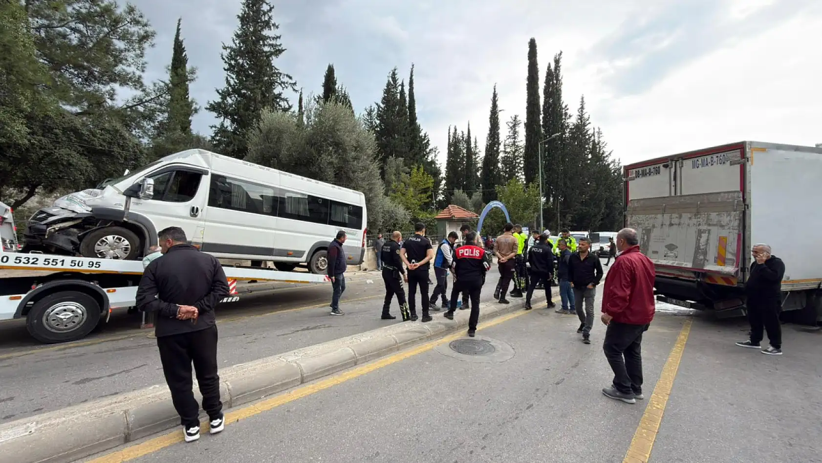 Kamyon Freni Boşalınca Fethiye'de servis faciası ucuz atlatıldı