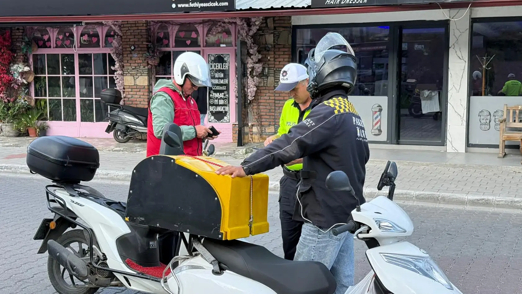 Fethiye'de trafik ekiplerinden sıkı denetim ehliyet ve ruhsat kontrolü yapıldı