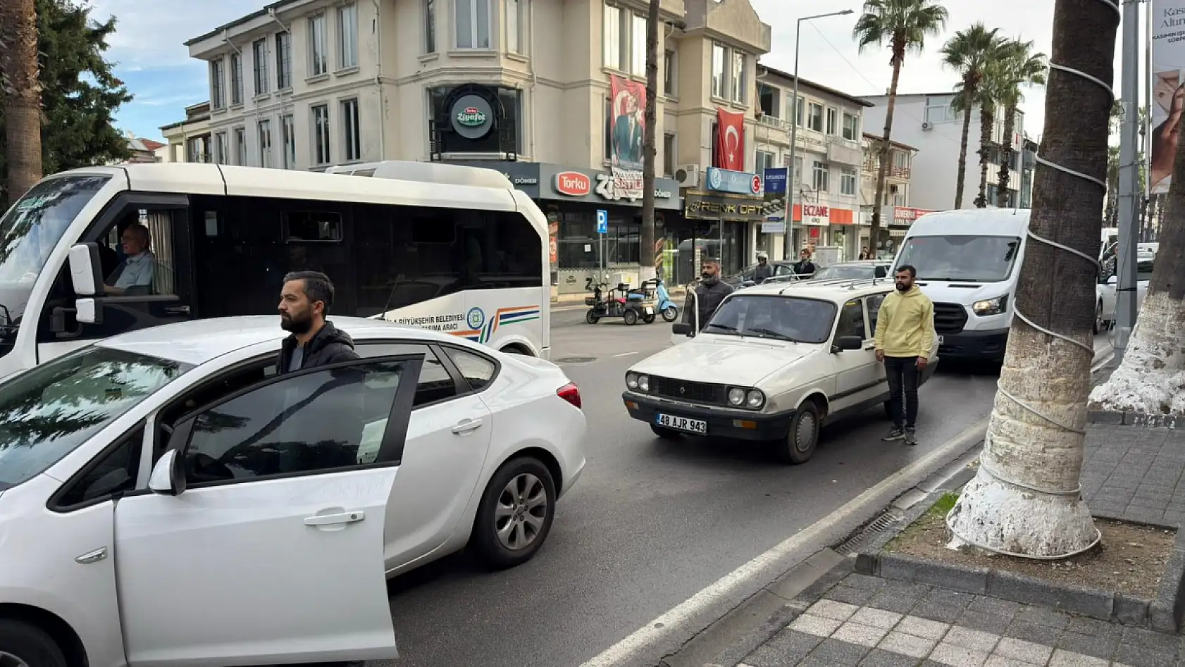 Fethiye'de hayat 09.05'te durdu: Ataya sonsuz saygı