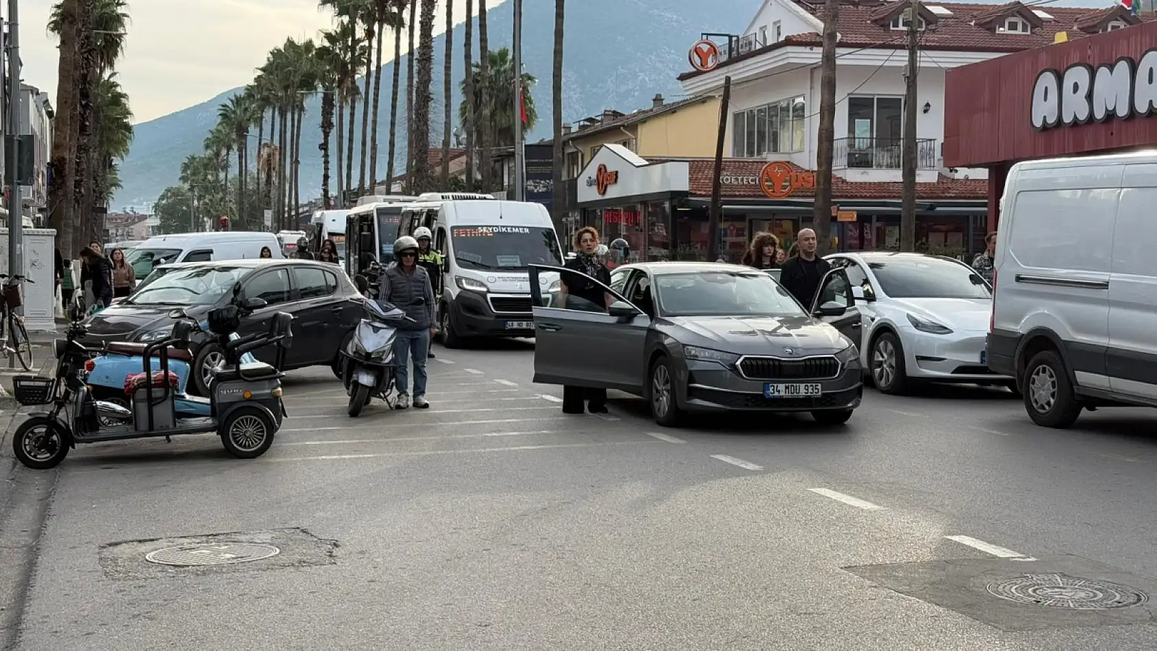 Fethiye'de hayat 09.05'te durdu: Ataya sonsuz saygı