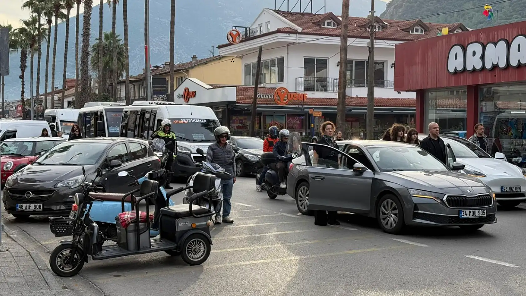 Fethiye'de hayat 09.05'te durdu: Ataya sonsuz saygı