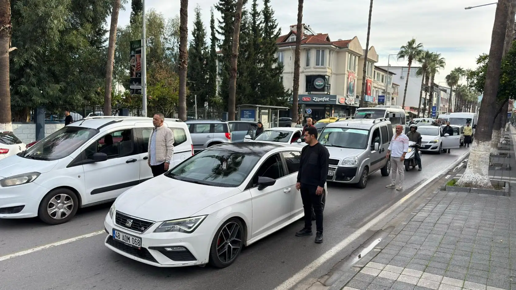 Fethiye'de hayat 09.05'te durdu: Ataya sonsuz saygı
