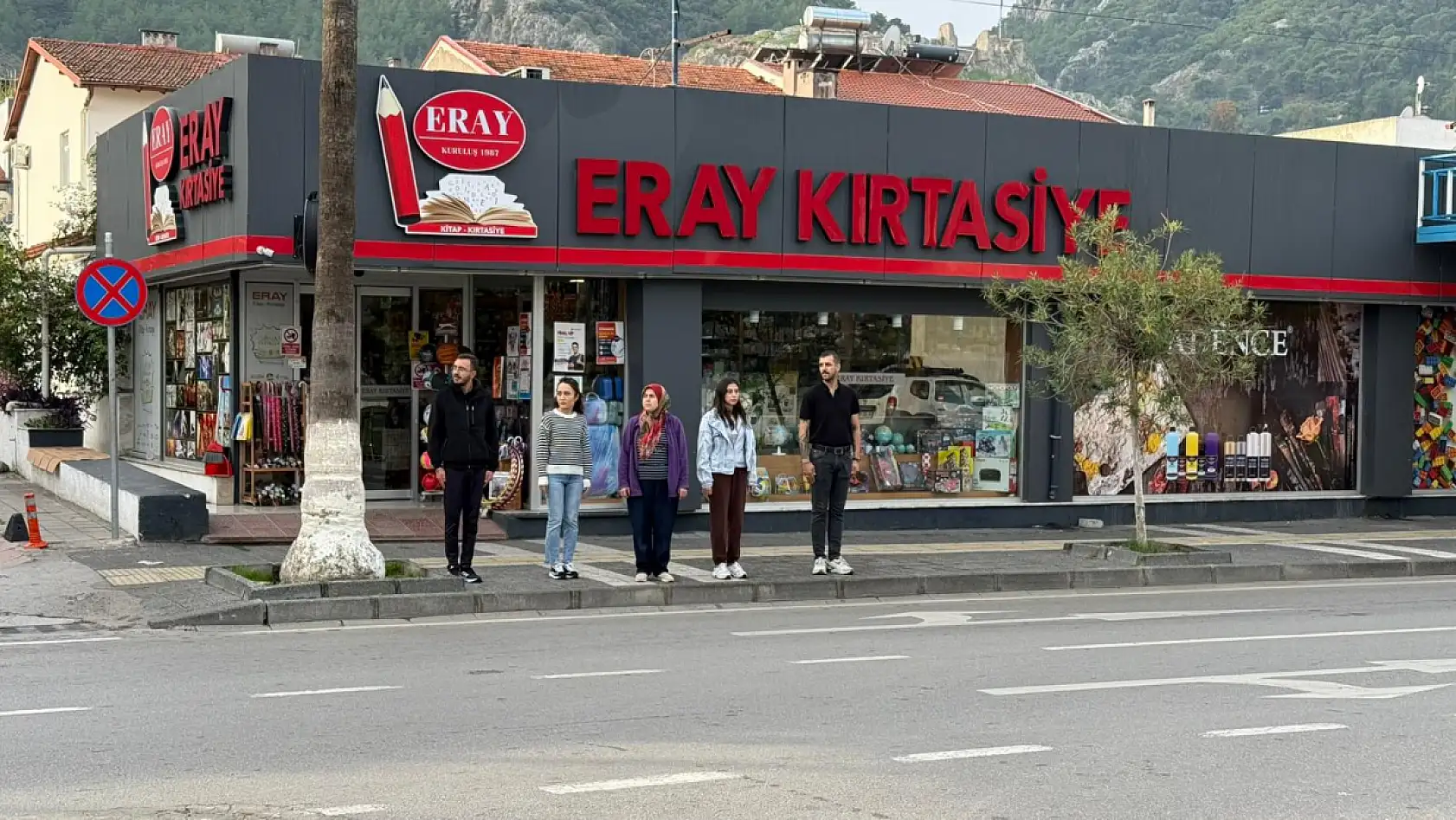 Fethiye'de hayat 09.05'te durdu: Ataya sonsuz saygı