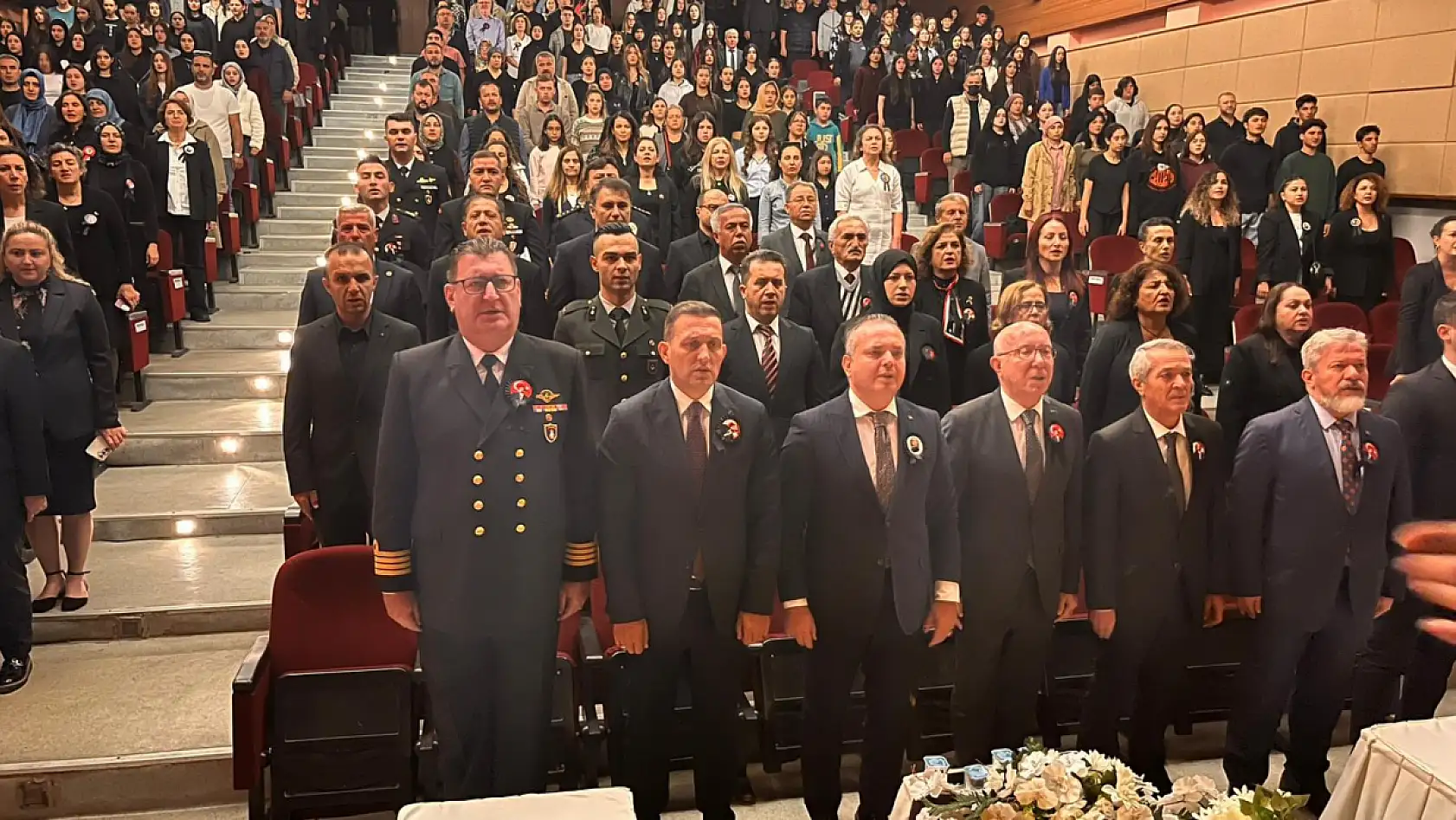 Fethiye'de öğrencilerden Atatürk'e saygı ve özlem dolu anma