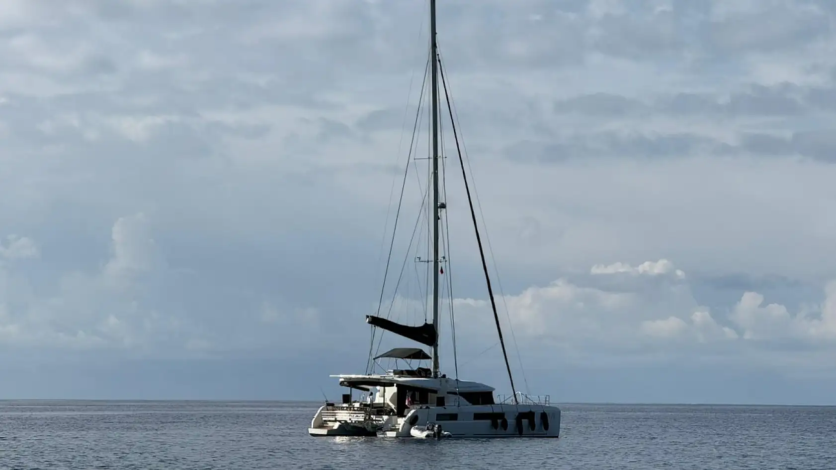 Fethiye'de yaz bitmedi: Kasım güneşi sahilleri doldurdu