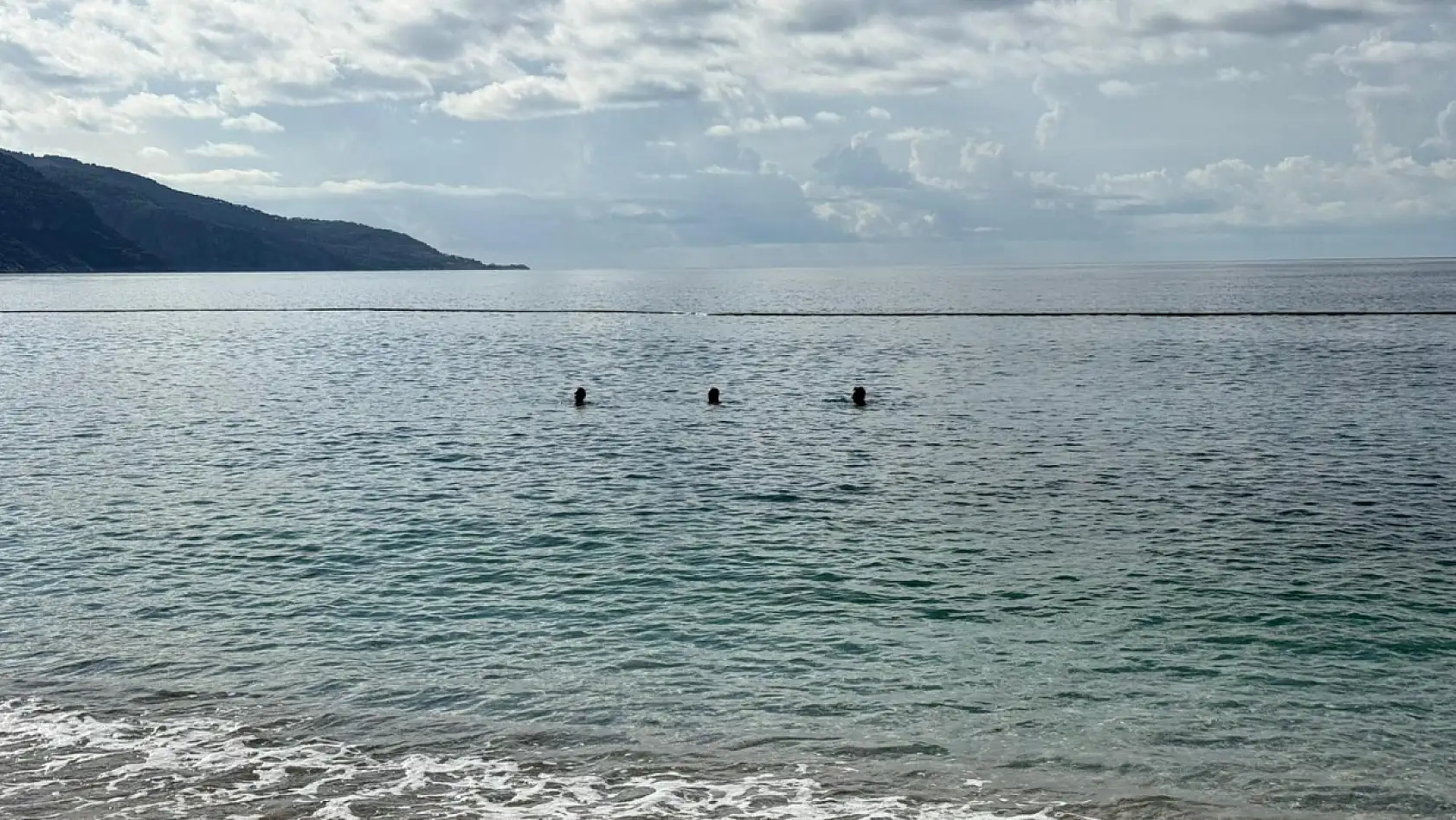 Fethiye'de yaz bitmedi: Kasım güneşi sahilleri doldurdu