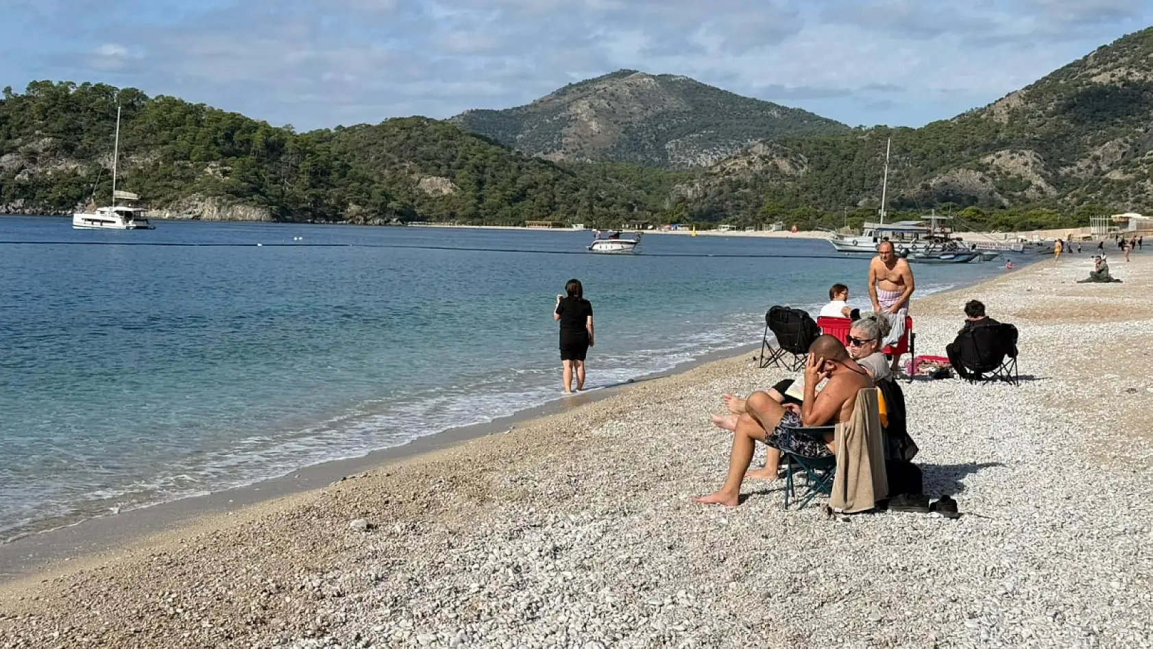 Fethiye'de yaz bitmedi: Kasım güneşi sahilleri doldurdu
