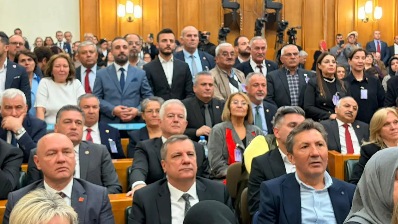 Özgür Özel: 'Sinpaş Kızılbük talanı karşısında hepimizin sorumluluğu var'