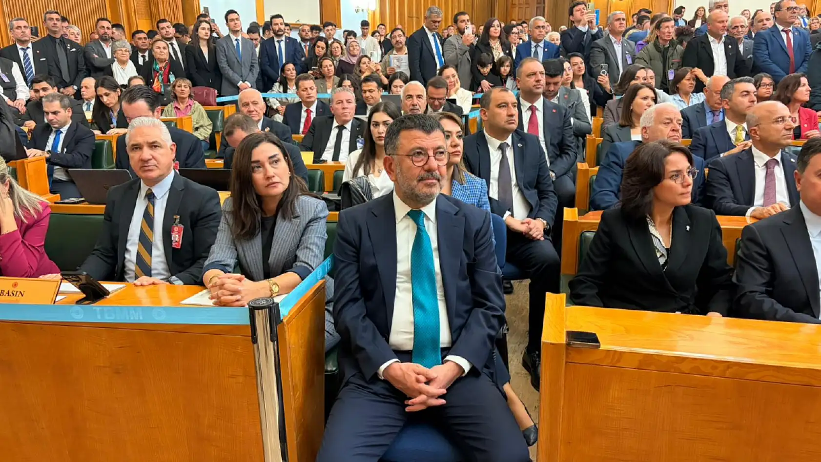 Özgür Özel: 'Sinpaş Kızılbük talanı karşısında hepimizin sorumluluğu var'