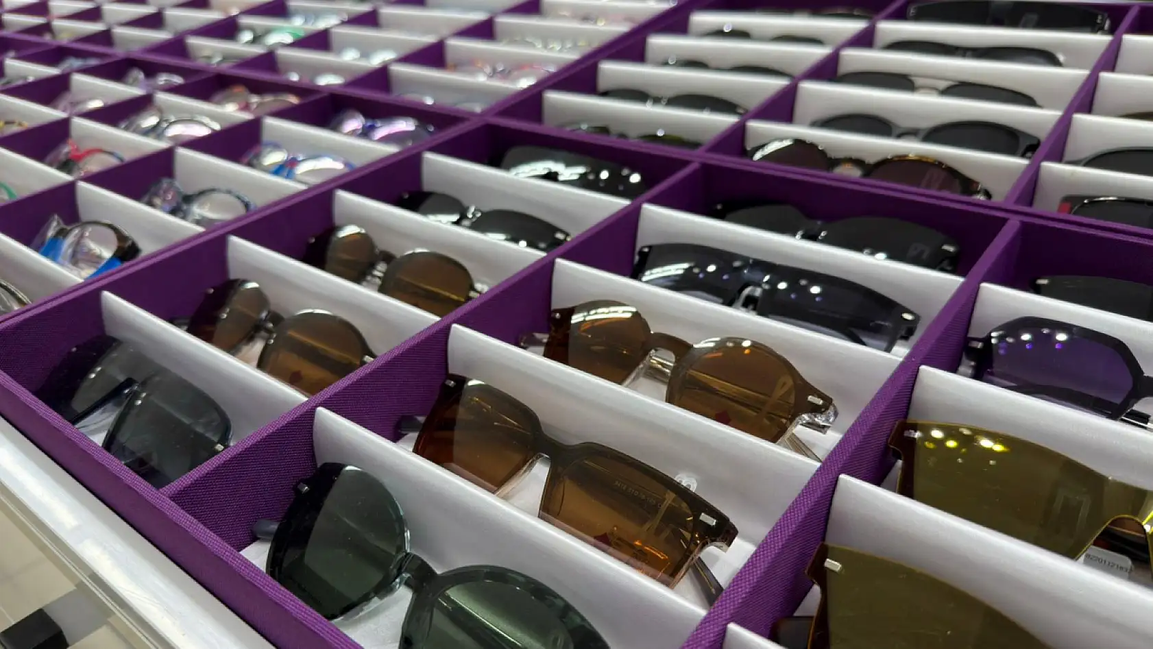 Fethiye'de optik sezonu başladı: Güneş gözlüklerinde 2026 trendleri