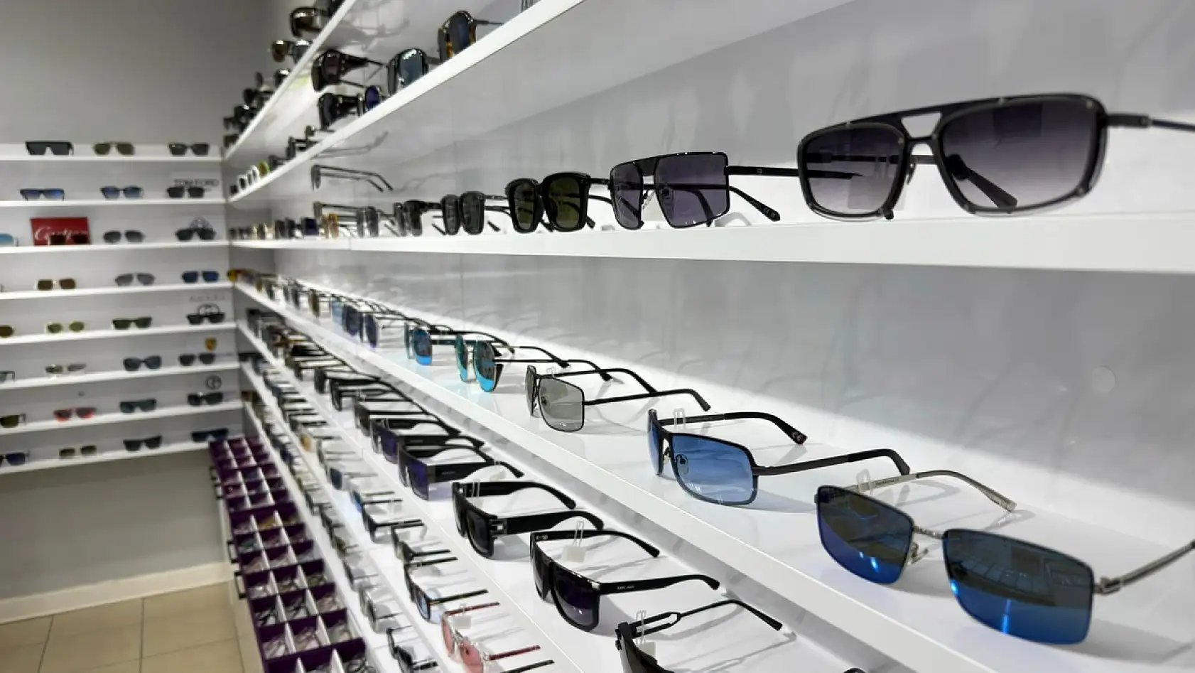 Fethiye'de optik sezonu başladı: Güneş gözlüklerinde 2026 trendleri