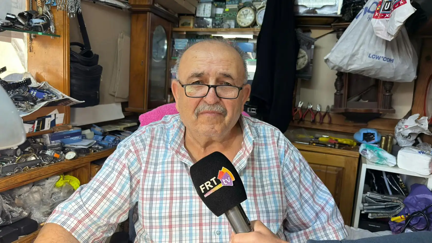 Fethiye'de 55 Yıllık Saatçi Yakup Akıllı Saatlere Meydan Okuyor