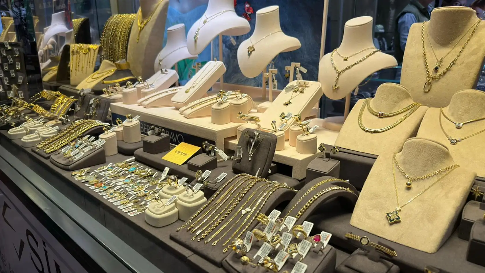 Fethiye'de Sina Pırlanta'dan sıfır faizli altın ve mücevher fırsatı