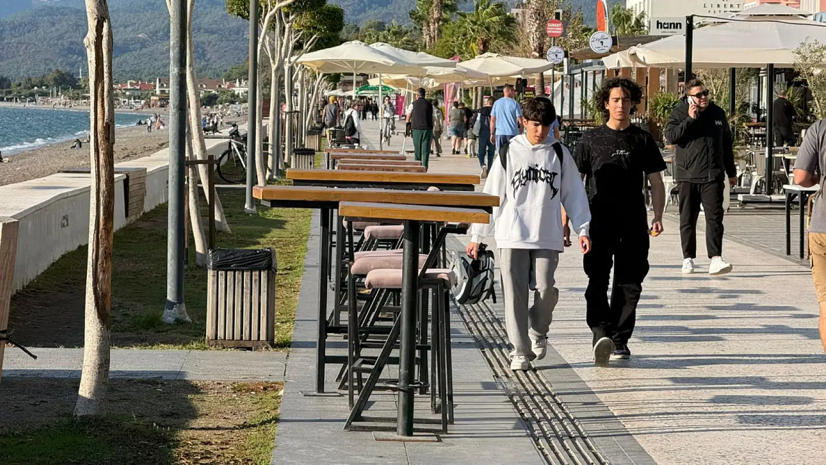 Fethiye'de Çalış Sahili'nde kış dönemi masa-sandalye izni başladı