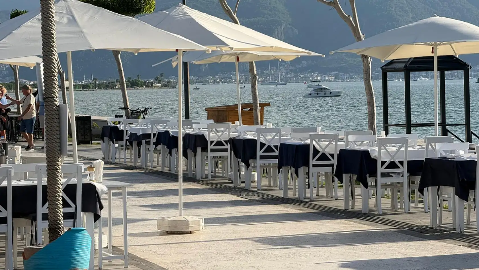 Fethiye'de Çalış Sahili'nde kış dönemi masa-sandalye izni başladı