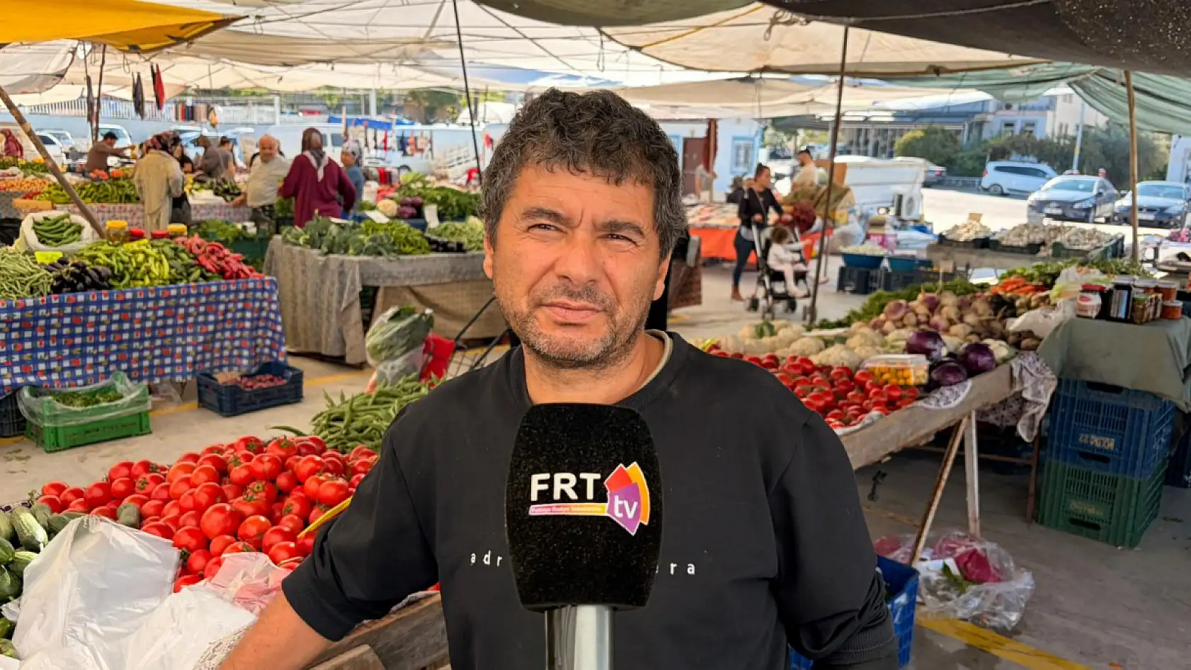 Fethiye Patlangıç'taki Yeni Perşembe Pazarı'nda esnaf müşteri bekliyor