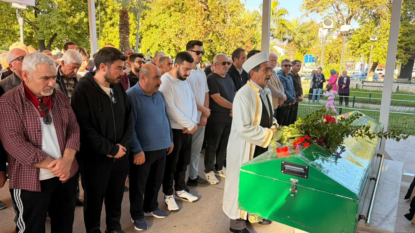 Fethiye'de öğretmen Yaşar Manav son yolculuğuna uğurlandı