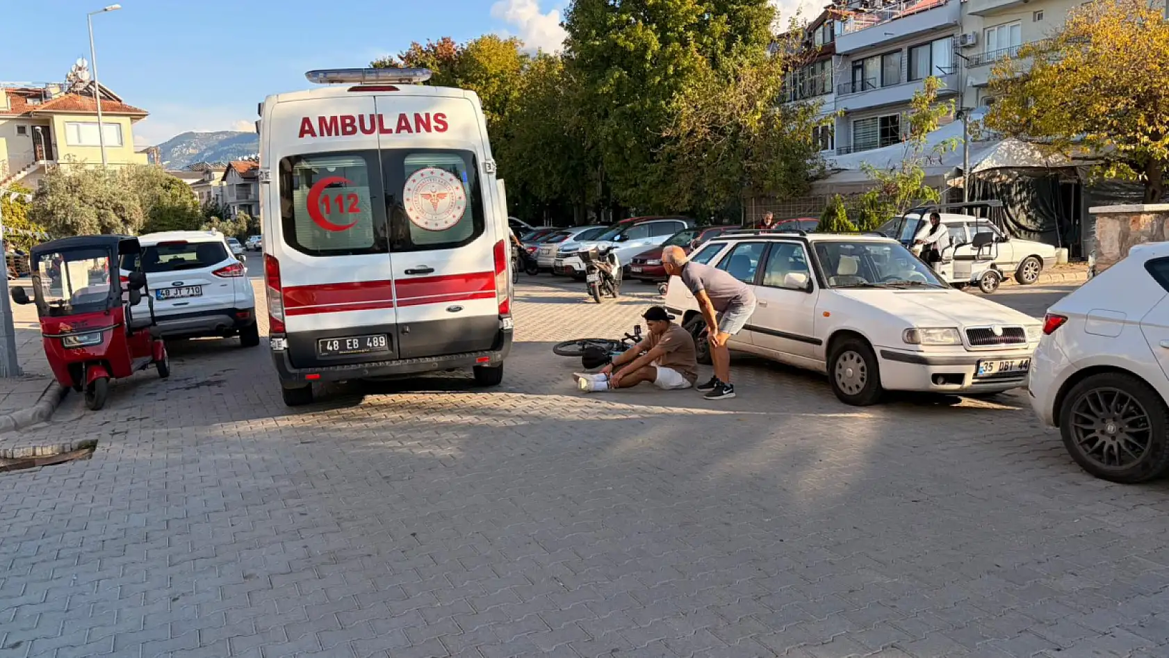 Fethiye'de bisikletle akrobasi de kötü son: Ön tekeri kaldırmak isterken yere düştü