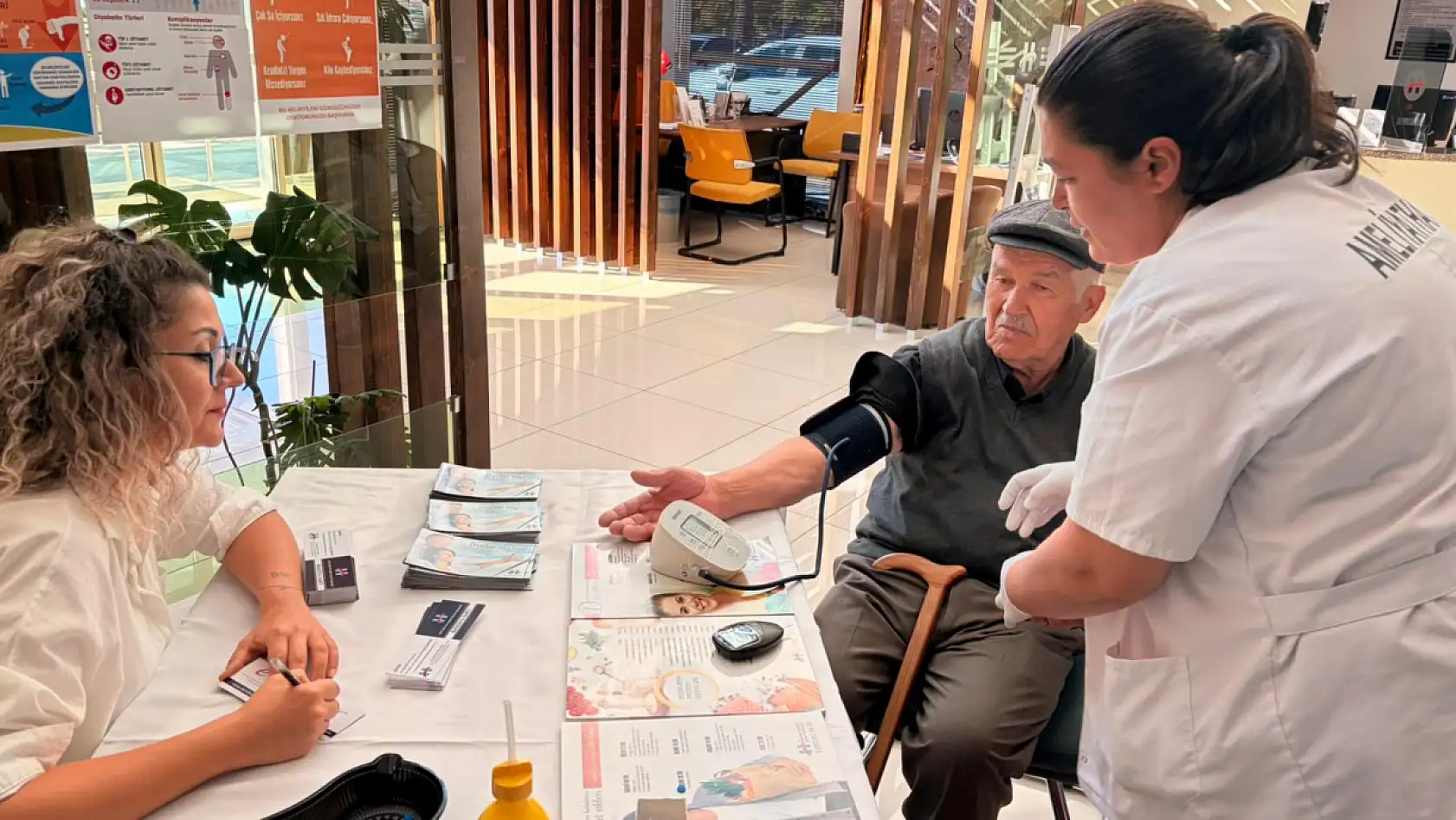 Fethiye Lokman Hekim Esnaf Hastanesi'nde Diyabet Günü'nde ücretsiz kan şekeri ölçümü