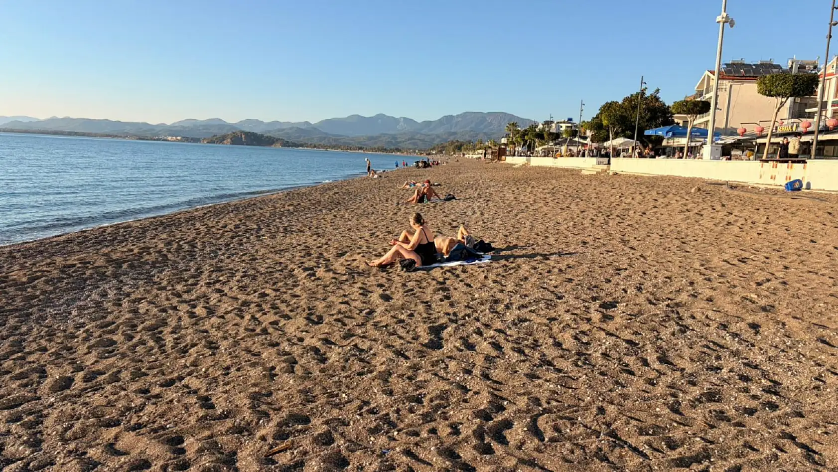 Fethiye Çalış Plajı'nda deniz keyfi devam ediyor