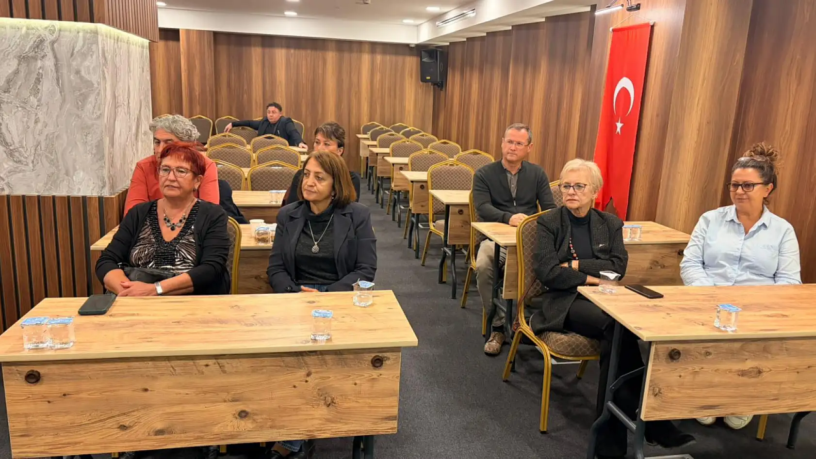 Fethiye'de 'Türkiye'nin Dış Politikası' Söyleşisi Yoğun İlgiyle Gerçekleşti