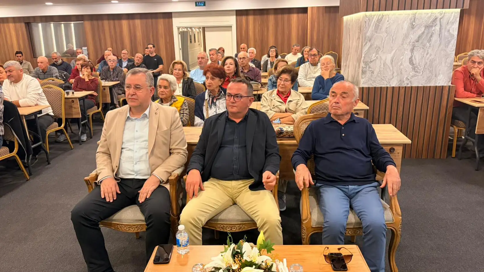 Fethiye'de 'Türkiye'nin Dış Politikası' Söyleşisi Yoğun İlgiyle Gerçekleşti