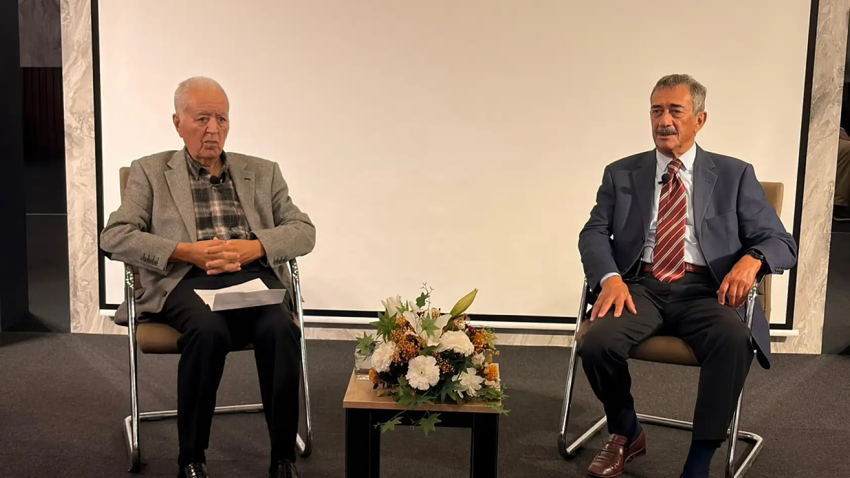 Fethiye'de 'Türkiye'nin Dış Politikası' Söyleşisi Yoğun İlgiyle Gerçekleşti