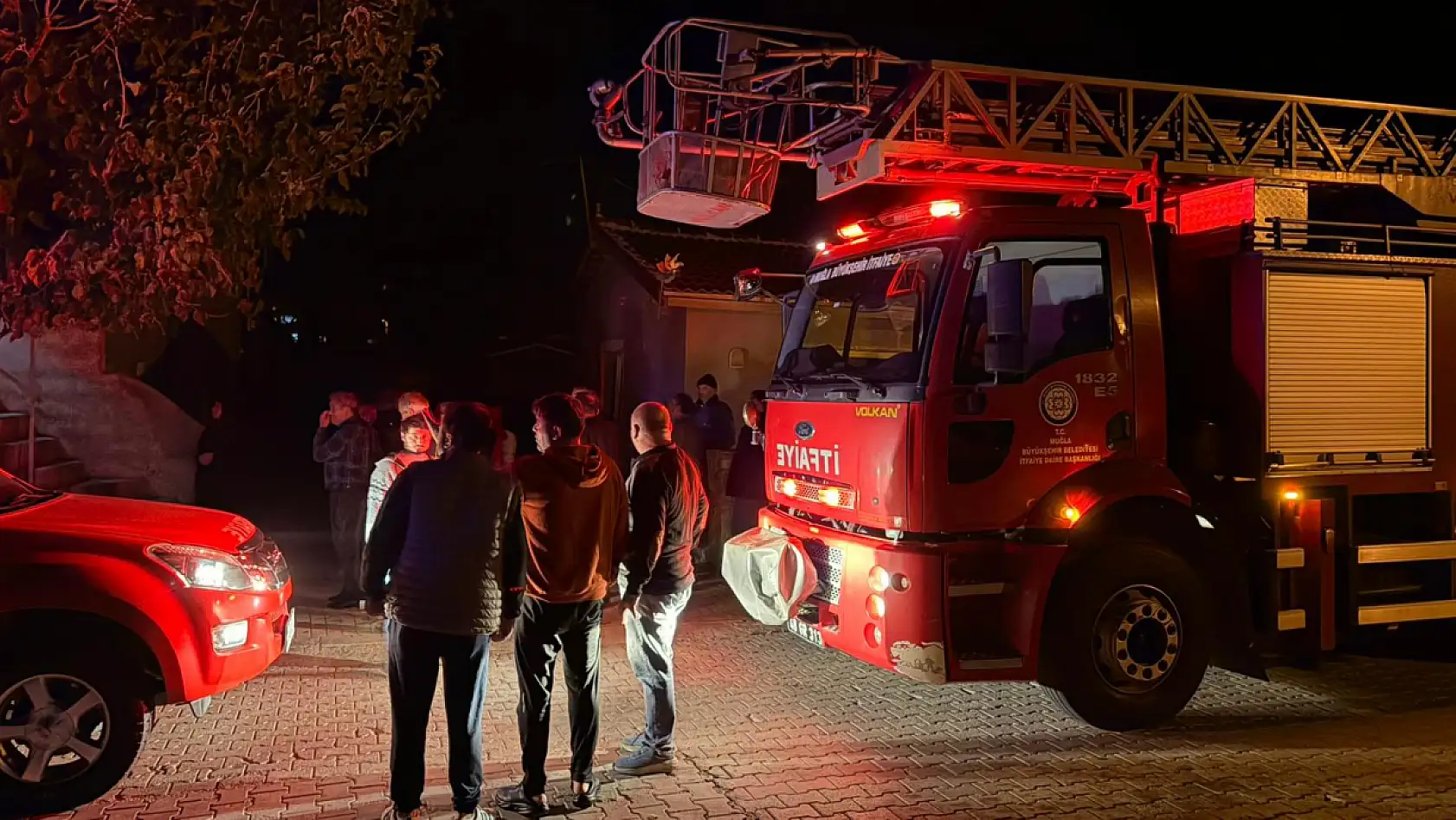 Fethiye Karaçulha'da iki katlı evde korkutan yangın