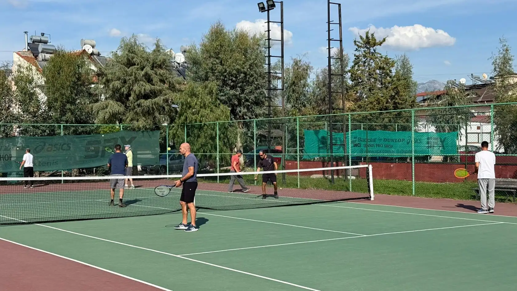 Fethiye'de ücretsiz tenis kurslarına yoğun ilgi