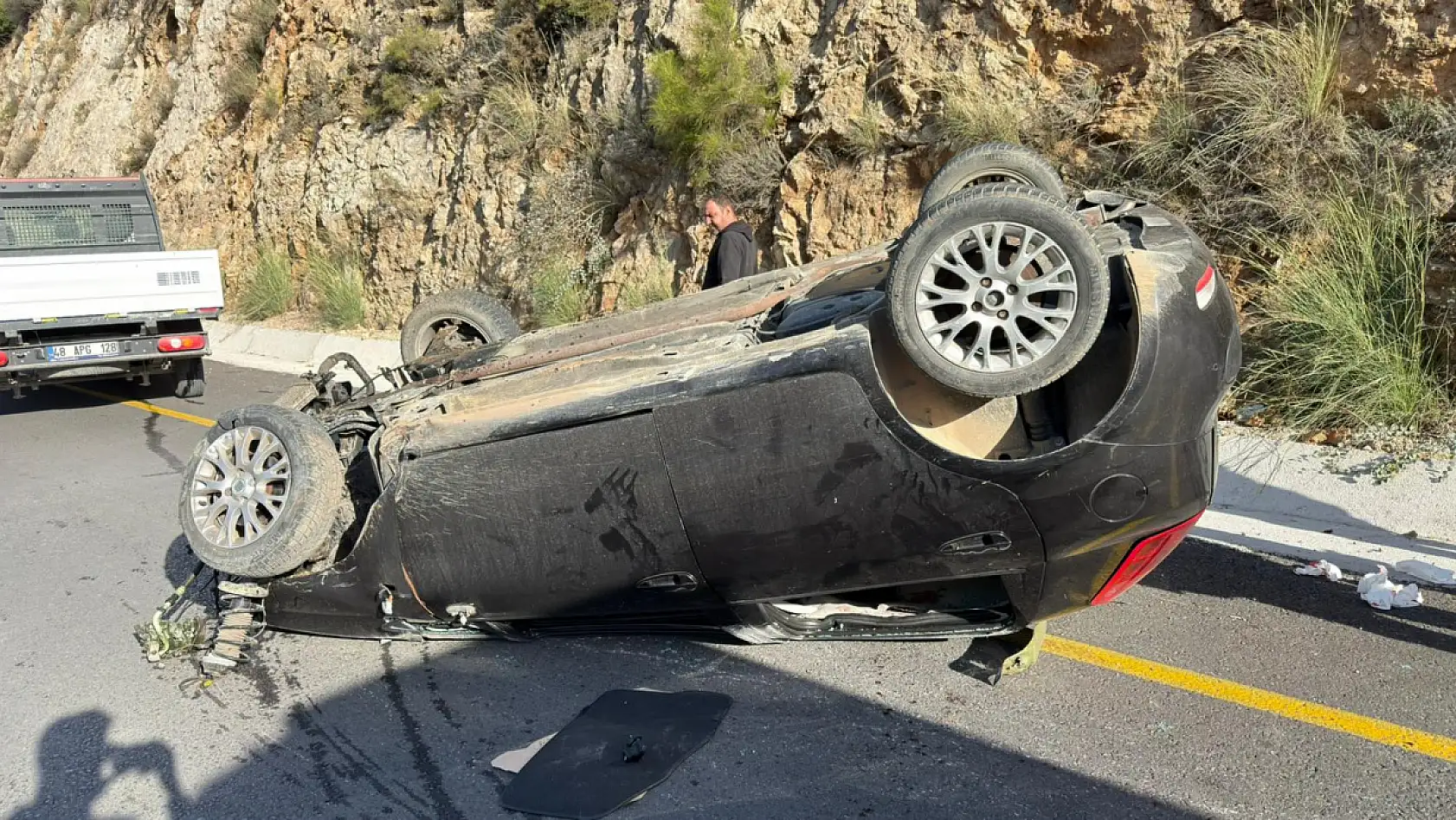 Fethiye'de Ölüdeniz yolunda tek taraflı kaza: 2 yaralı