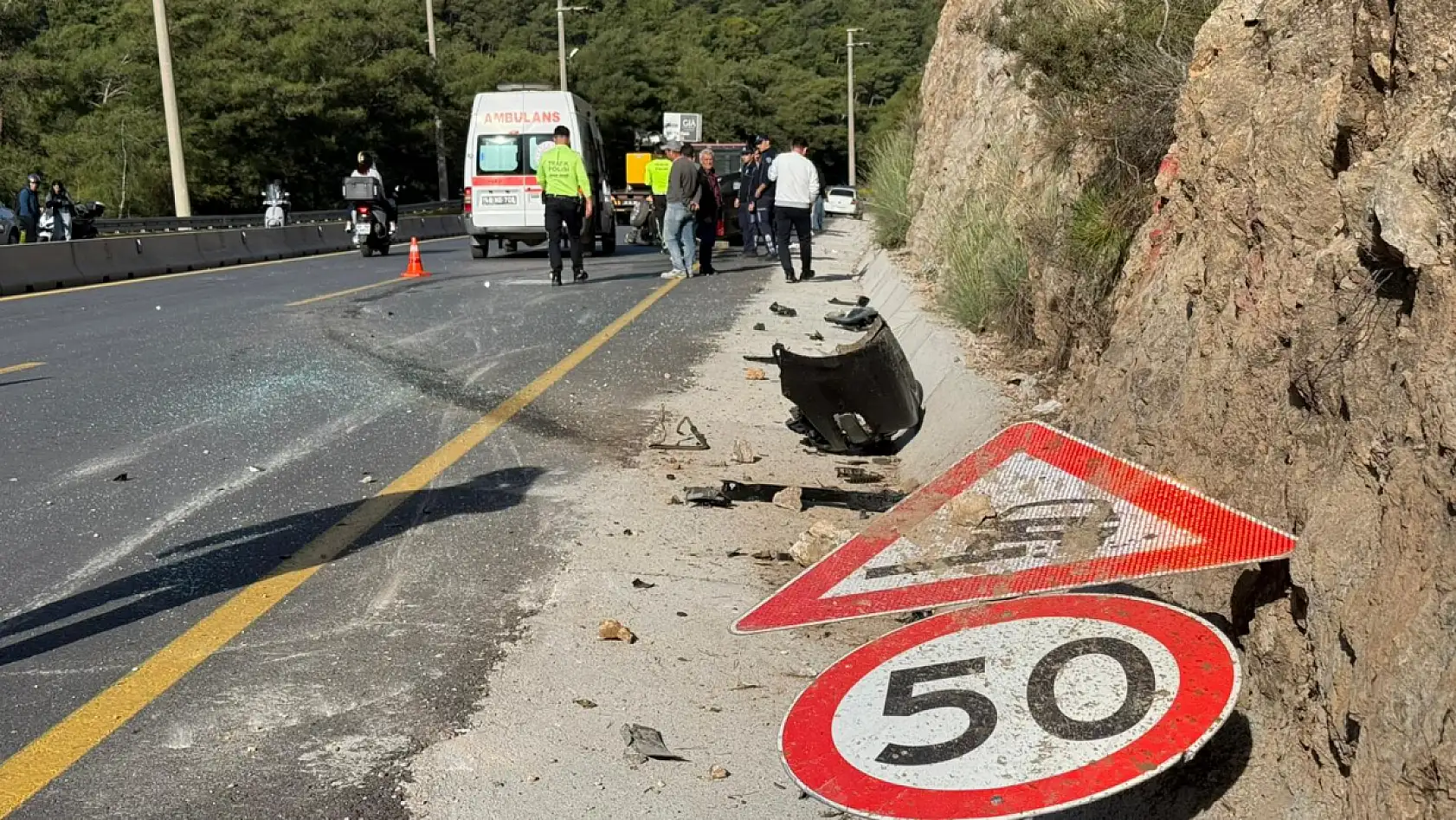 Fethiye'de Ölüdeniz yolunda tek taraflı kaza: 2 yaralı