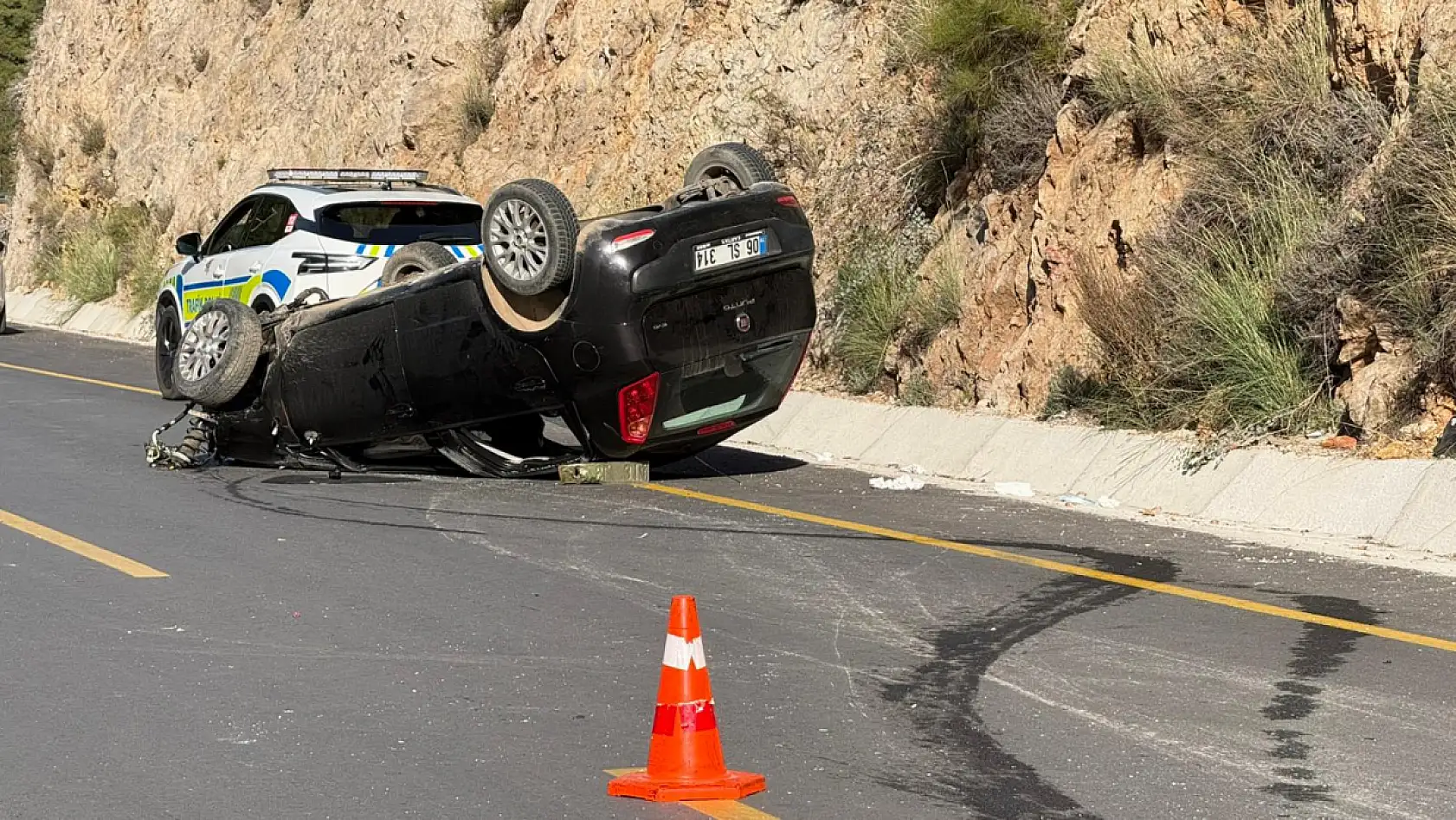 Fethiye'de Ölüdeniz yolunda tek taraflı kaza: 2 yaralı