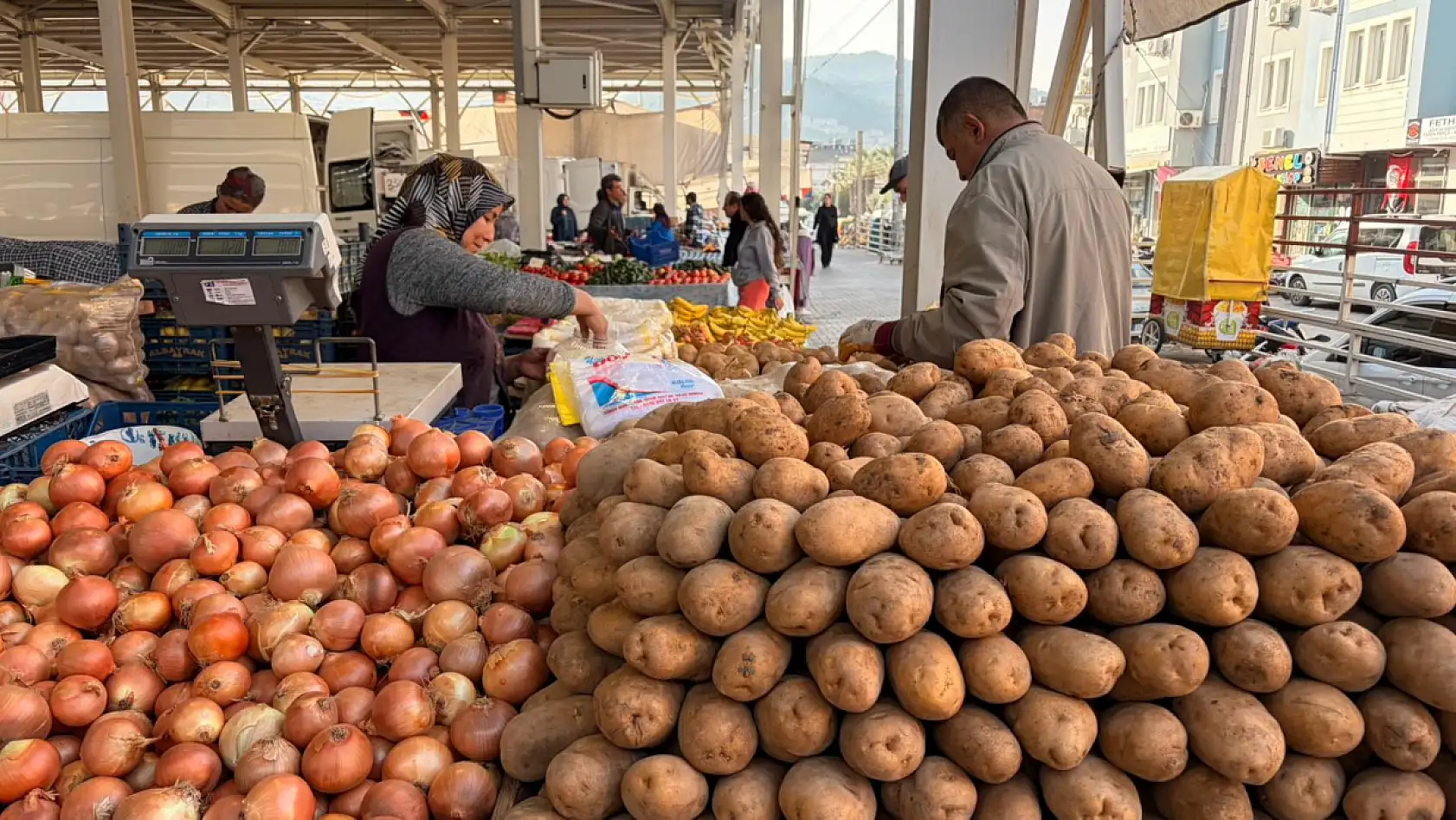 Fethiye 'Cumartesi Pazarı'nda haftanın fiyatları