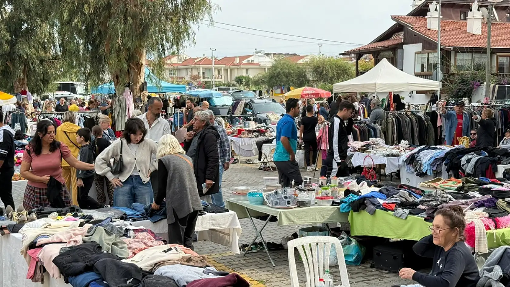Fethiye'de Çalış ikinci el pazarı bir hafta erken açıldı