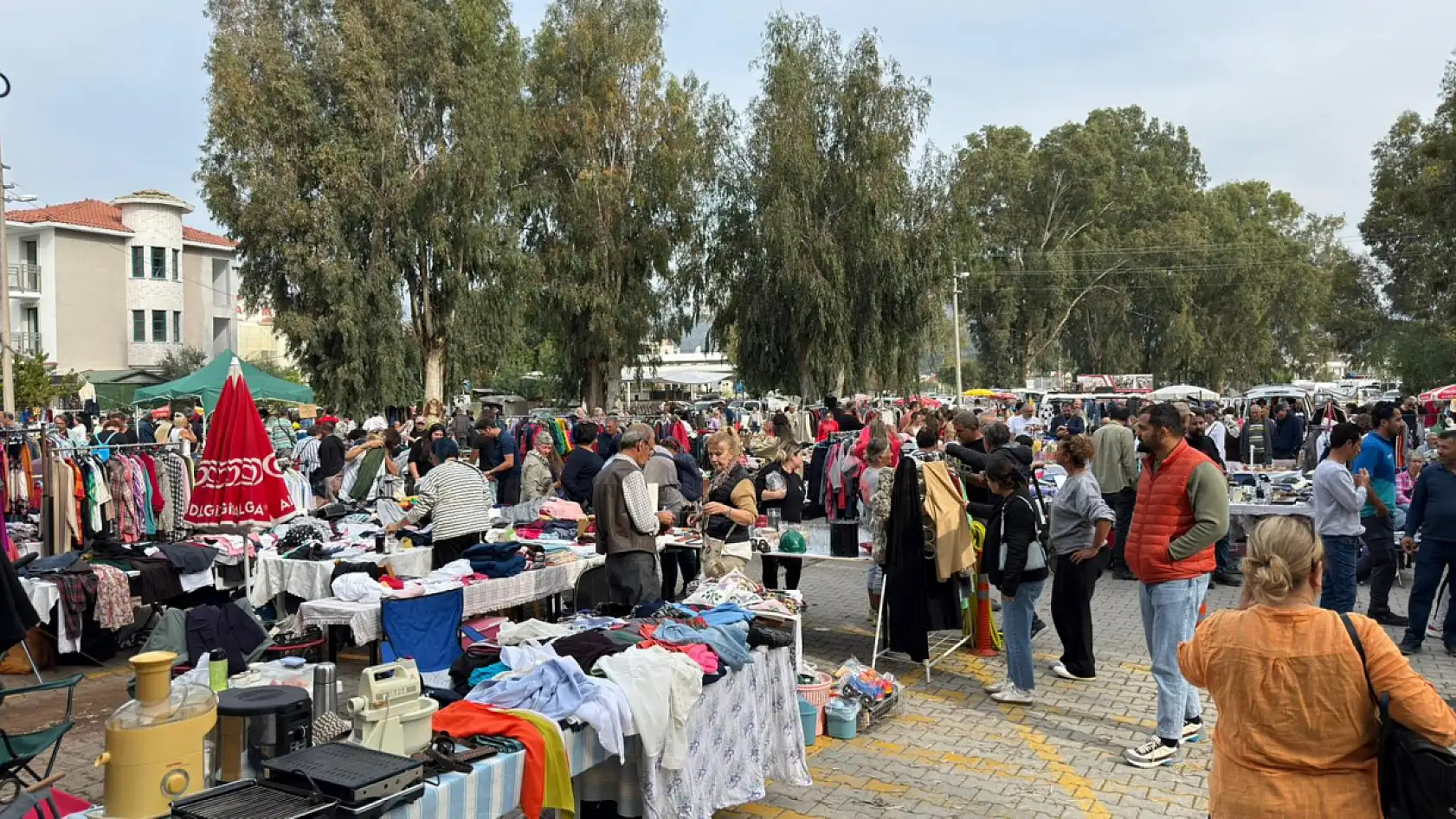 Fethiye'de Çalış ikinci el pazarı bir hafta erken açıldı