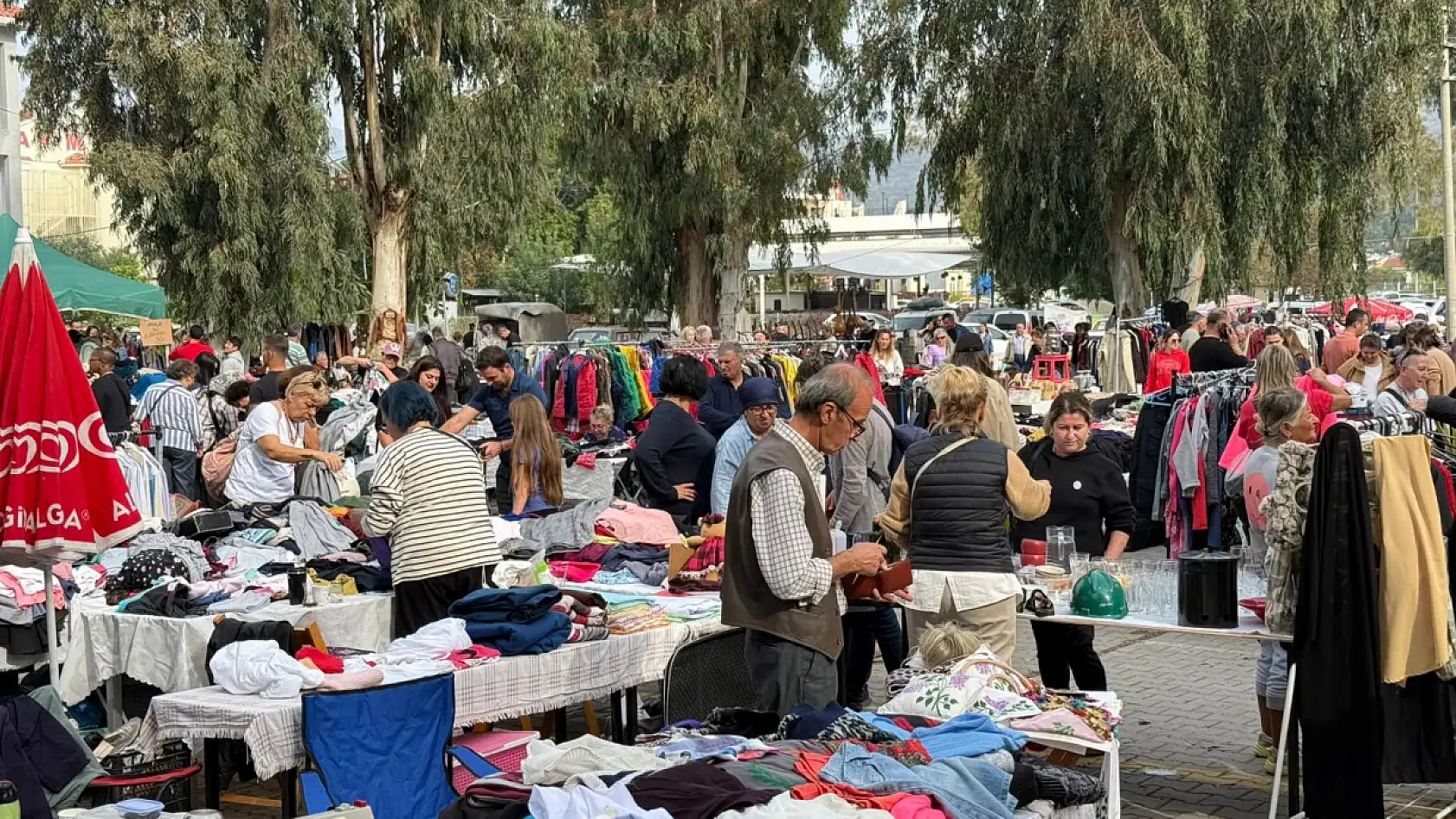 Fethiye'de Çalış ikinci el pazarı bir hafta erken açıldı