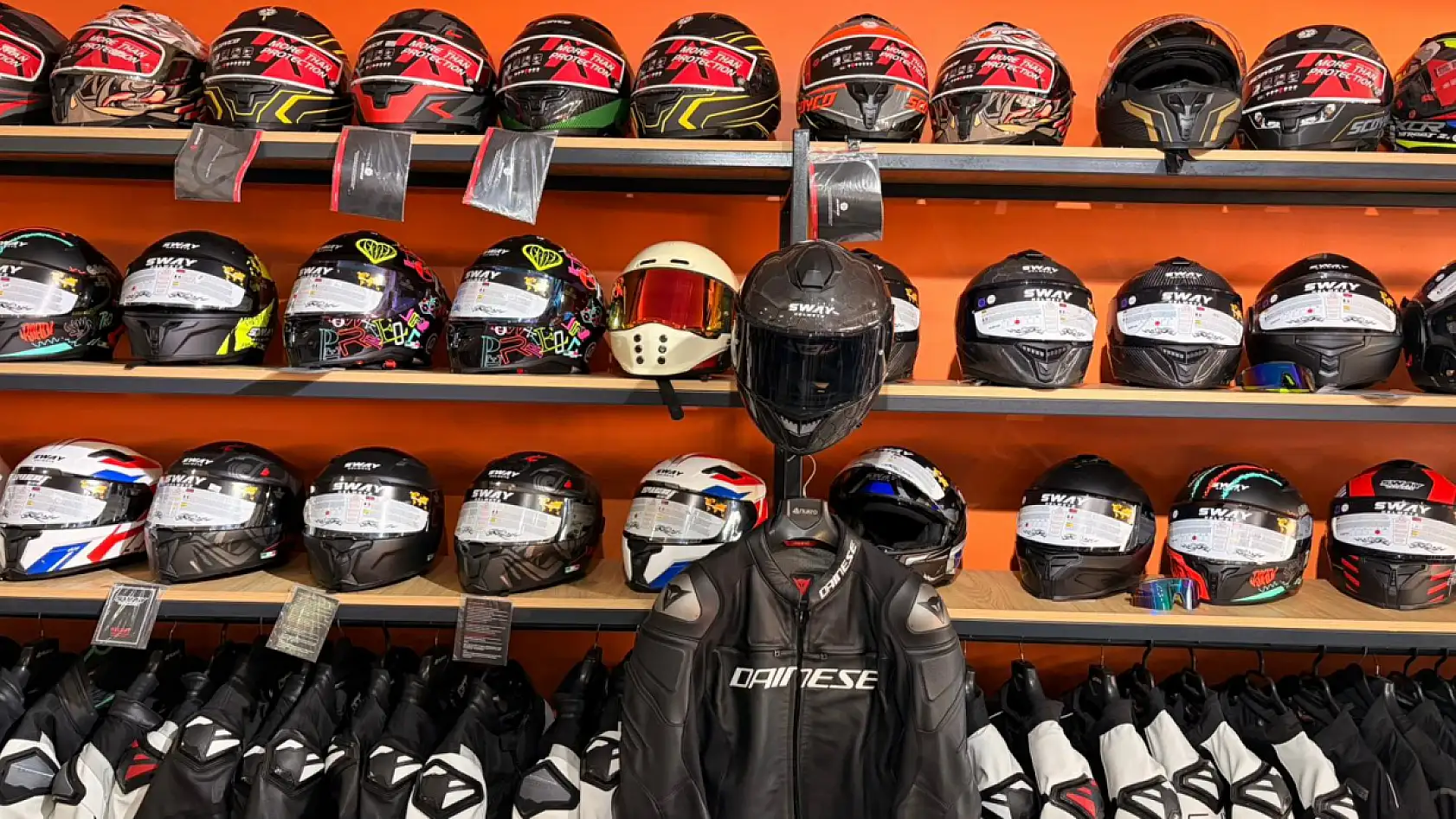 Fethiye'de sürücüler, Motorun Mağazası'ndan koruma ekipmanlarını tercih ediyor