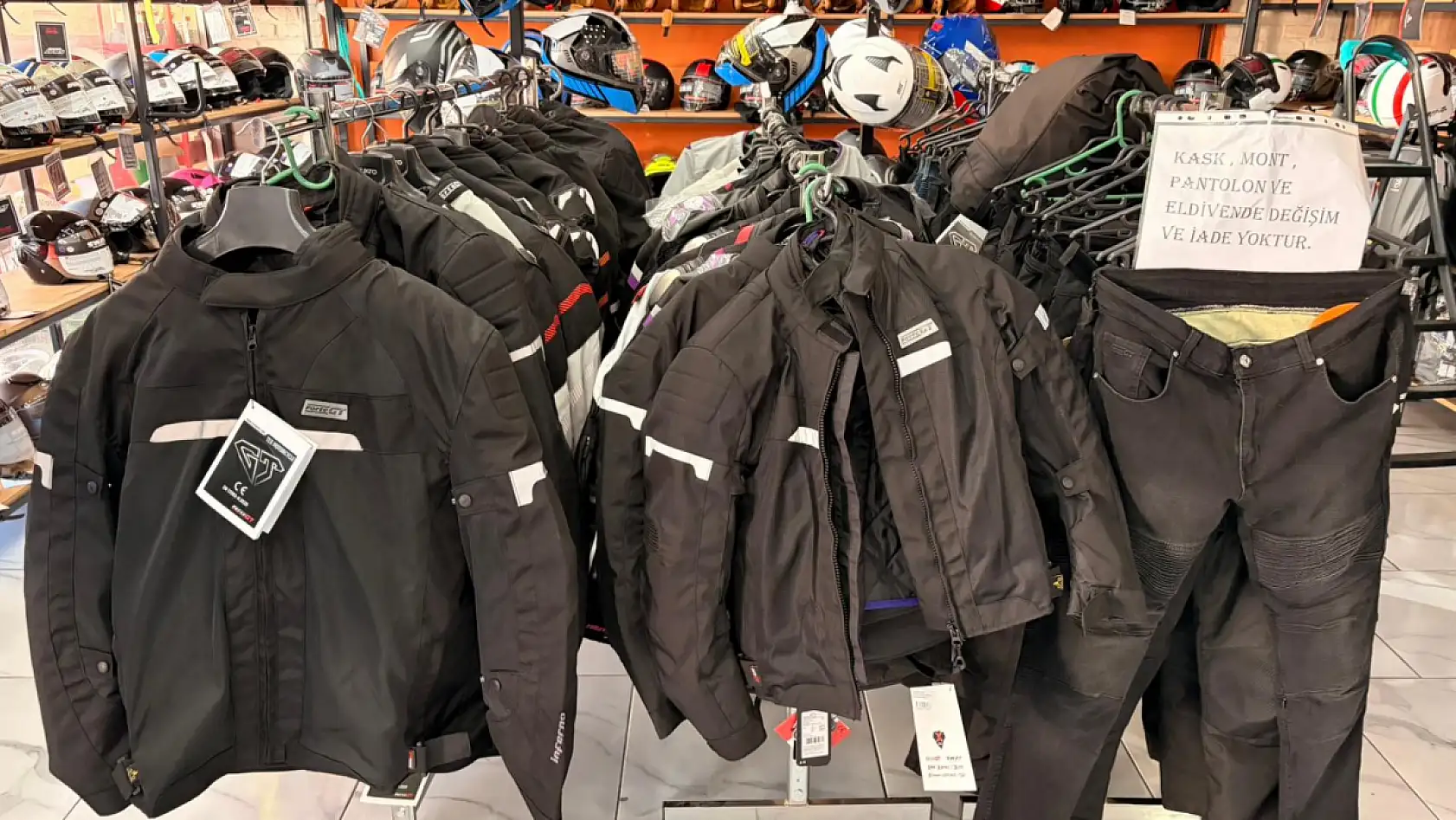 Fethiye'de sürücüler, Motorun Mağazası'ndan koruma ekipmanlarını tercih ediyor